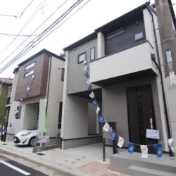 左側が2号棟です外観