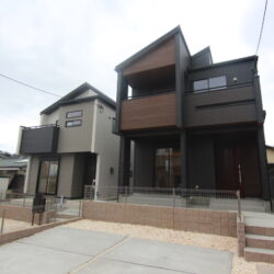 左側が1号棟です外観